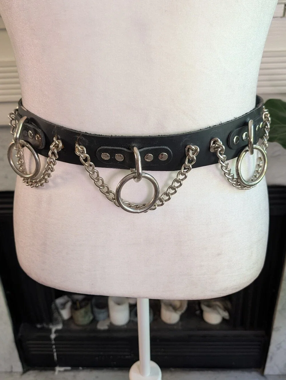 Vintage 80s MANZOOR Black Leather O-Ring Belt Sz L Made in USA Punk Goth Chain